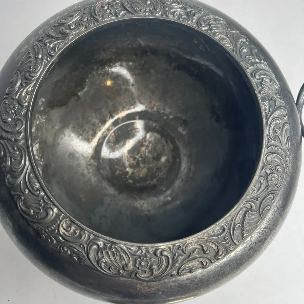 Antique Silverplate Large Soup Tureen Southington & Co Quadruple Plate 1709